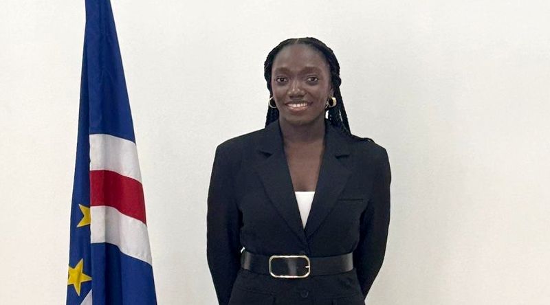 Jovem pesquisadora publica livro sobre 15 anos da parceria especial Cabo Verde - União Europeia