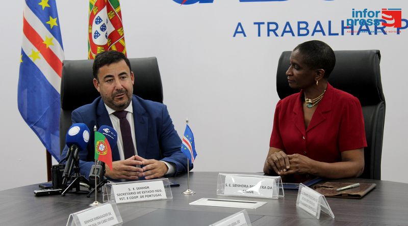 Cabo Verde recebe 40 mil doses de vacinas contra Covid-19 de Portugal