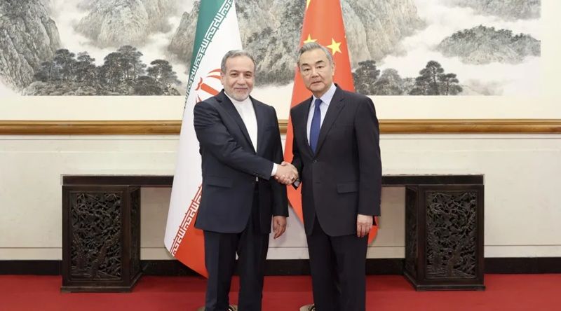 Chefe da diplomacia chinesa reúne-se com homólogo iraniano em Pequim