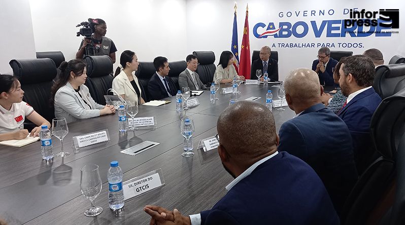 Saúde: China quer aprofundar parceria em medicina tradicional e apoiar novo hospital central