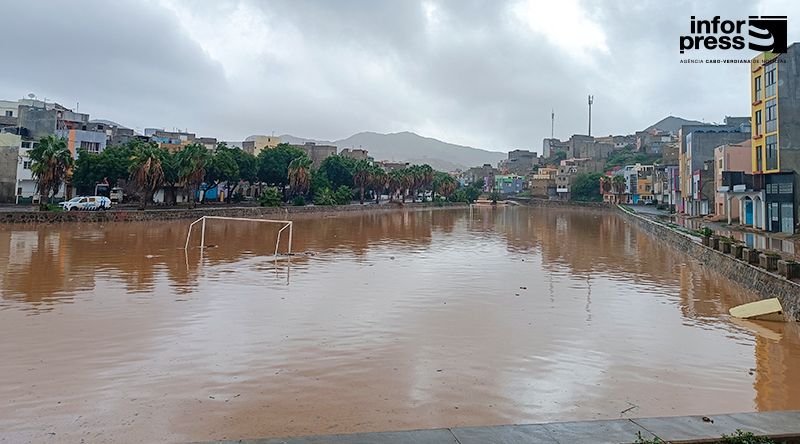 São Vicente: Um mês após tempestade Erin chuva regressa e provoca alagamentos por toda a ilha