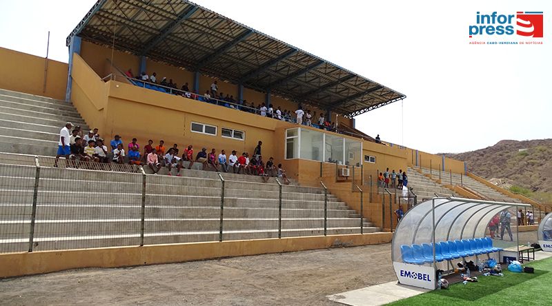 Edilidade tranquiliza adeptos sobre a cobertura da tribuna do Estádio Municipal do Porto Novo