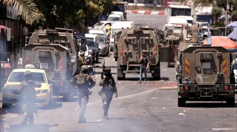 Colonos israelitas ferem civis, jornalistas e paramédicos em ataque na Cisjordânia