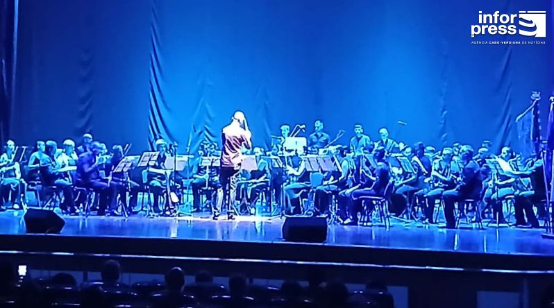Mais de 60 artistas celebram ligação entre Açores e Cabo Verde em espectáculo na Assembleia Nacional
