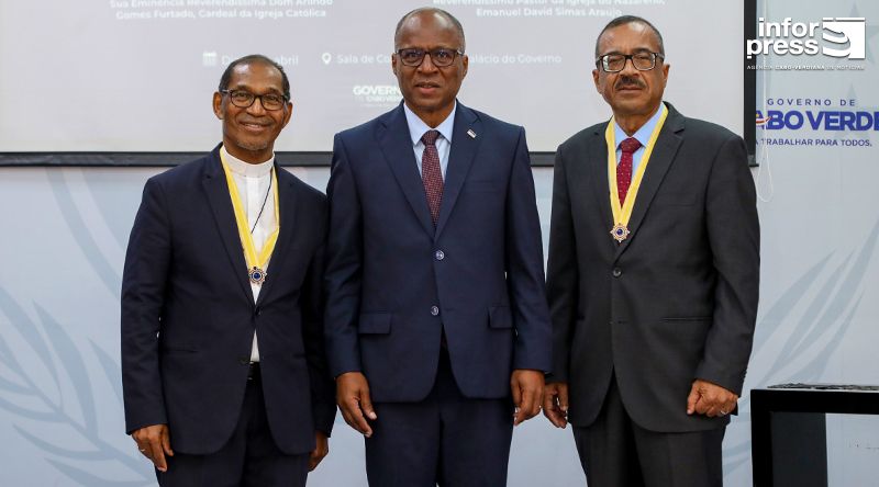 Condecorações: Reconhecimento é estímulo ao mérito e ao serviço à sociedade - Dom Arlindo Furtado e pastor David Araújo