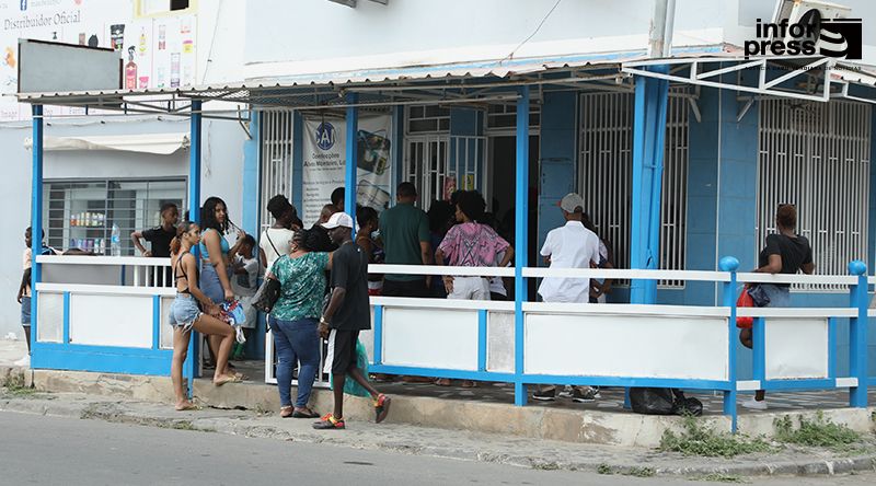 Pais queixam-se de preços altos e falta de livros nas vésperas do arranque do ano lectivo