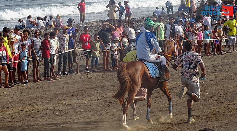 Porto Novo/São João: Corrida de cavalos puro sangue pela primeira vez nas festividades do santo padroeiro