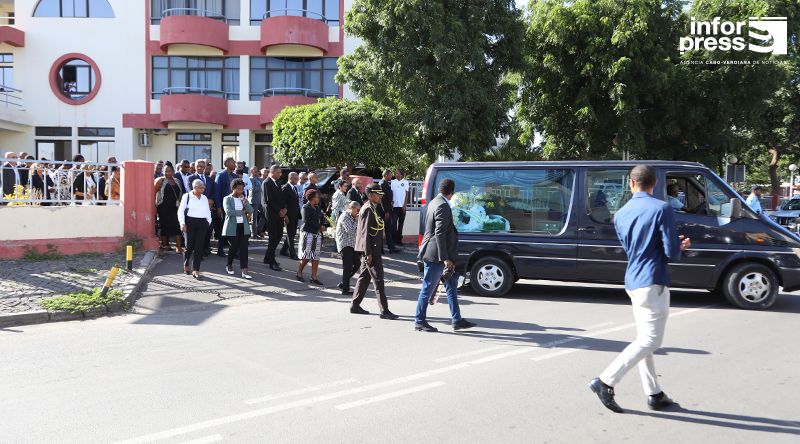 Óbito: Restos mortais do embaixador José Filomeno já repousam no cemitério da Várzea