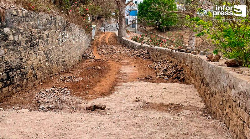 Brava: Condutores e moradores satisfeitos com início do calcetamento da estrada Ribeira Nhá Tânia - Cutelo Pedra Bica