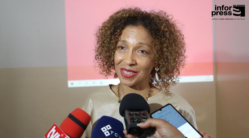 Primeira-dama inicia missão educativa e de promoção da igualdade na ilha do Maio