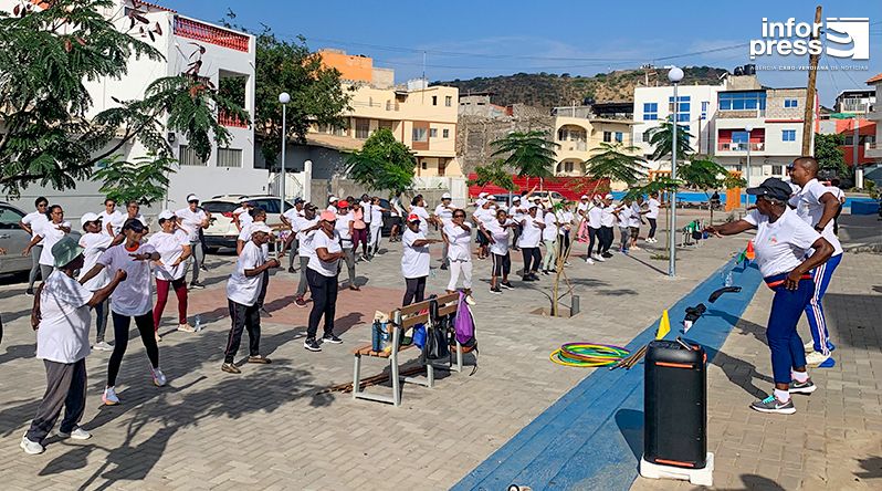 Primeira-dama enaltece envelhecimento activo e elogia Associação Movidoso por promover saúde e integração dos idosos