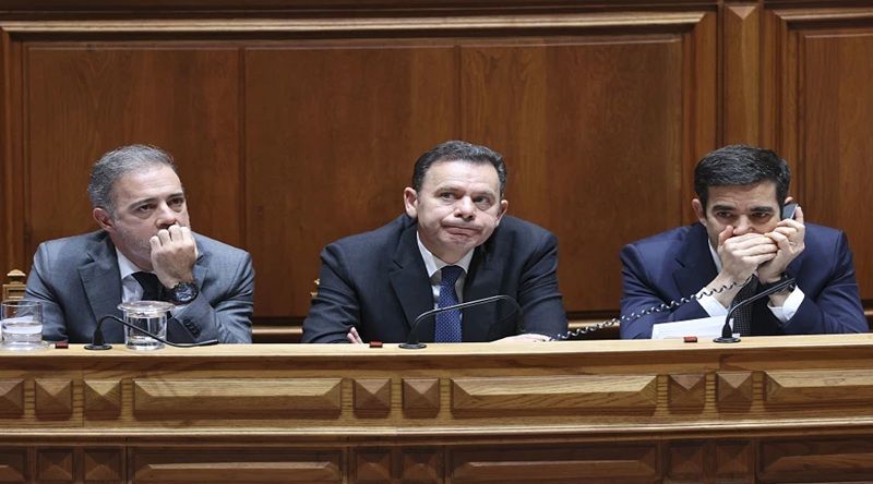 Portugal: Rejeição da moção de confiança leva a queda do Governo um ano e um dia depois das eleições