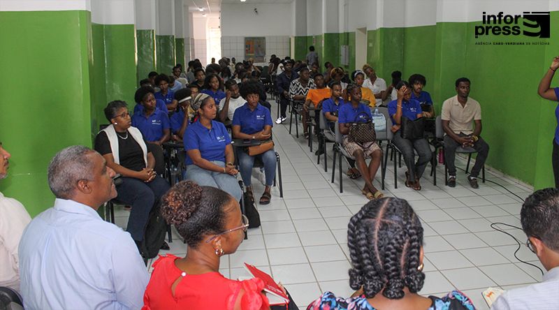 Deputados do MpD auscultam jovens e destacam avanços nos programas de formação e empregabilidade (c/áudio)