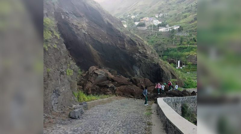 Porto Novo: Ligação à Martiene bloqueada devido a derrocada de rochas na estrada de acesso  