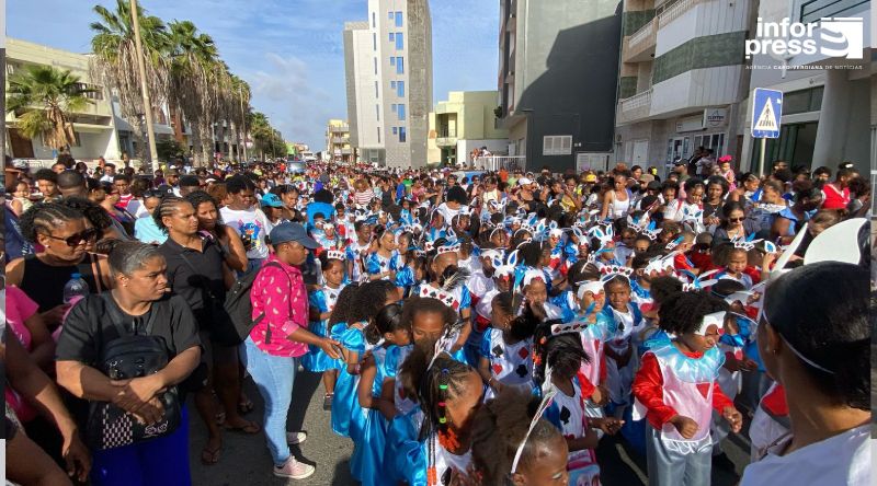 Ilha do Sal: Desfile carnavalesco das escolas básicas e jardins infantis dão boas vindas à festa do Rei Momo na ilha