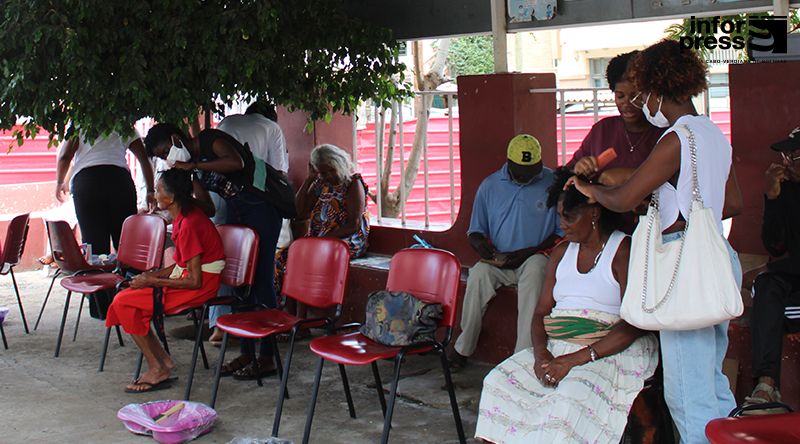 Praia: Cruz Vermelha inicia programação para dia do idoso focada em estética e autoestima