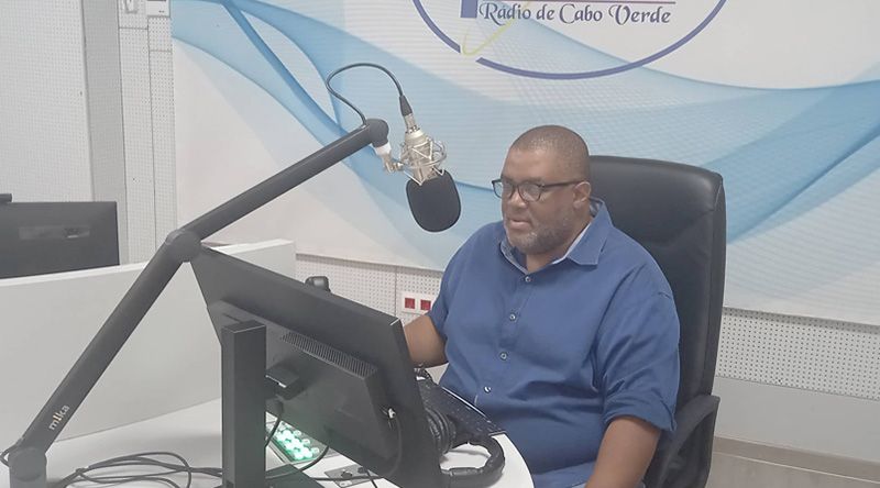 Director da Rádio de Cabo Verde manifesta “total apoio e confiança” no jornalista Carlos Santos   