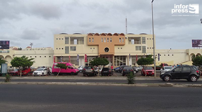 Futebol/Santiago Sul:  Luta pelo título ao rubro a apenas duas rondas para o término da prova