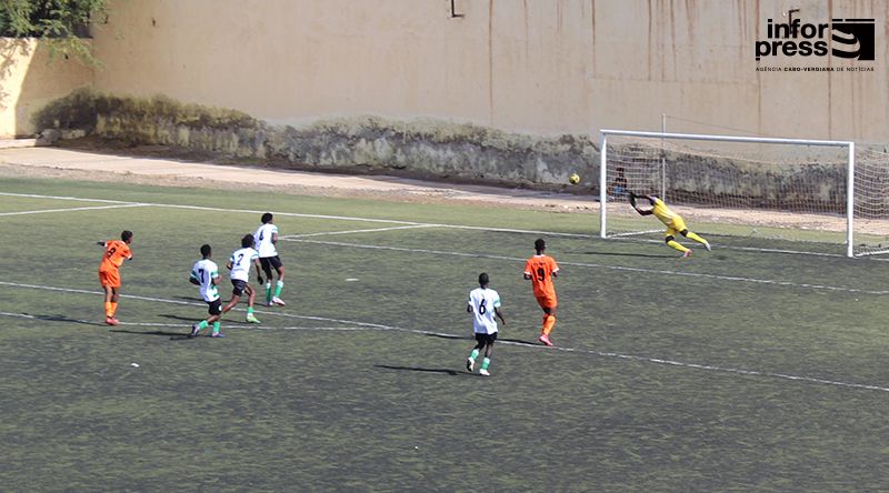 Futebol/Sub-17: EPIF e Escola Vitória confirmam apuramento à final four