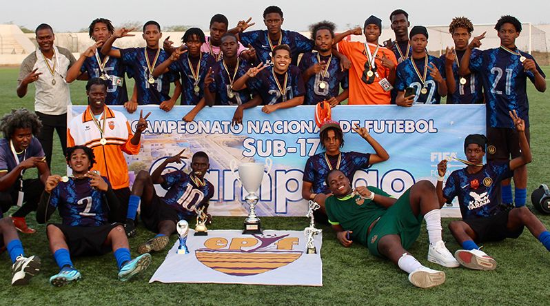 Futebol/Sub-17: EPIF vence Bola Pra Frente (3-0) e sagra-se bicampeã nacional