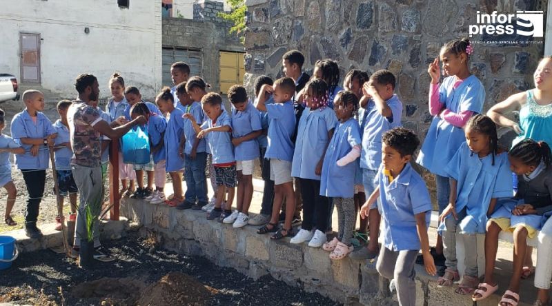 Porto Novo: EcoRaízes promove campanha de educação ambiental nas escolas em Santo Antão 