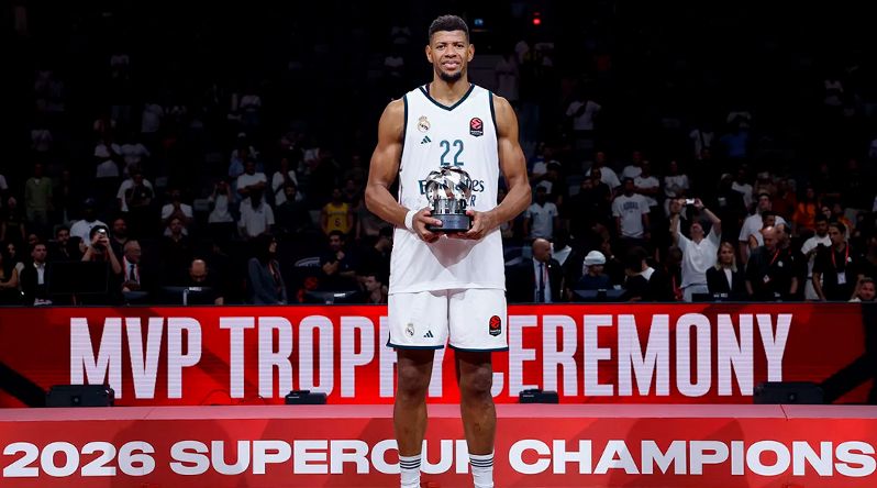 Basquetebol: Edy Tavares conquista Supercopa da Euroliga e é eleito primeiro MVP da competição