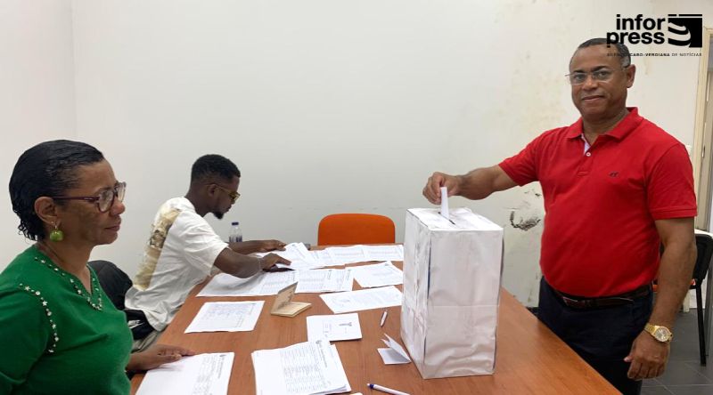 Emanuel Barbosa reeleito coordenador do MpD em Portuga (c/áudio)l