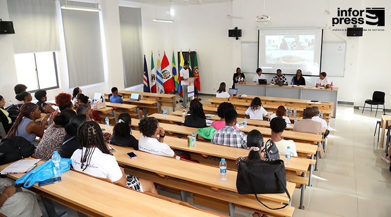 Fórum Internacional de Atenção Primária à Saúde permitiu partilha e troca de ideias sobre avanços e desafios - pró-reitora