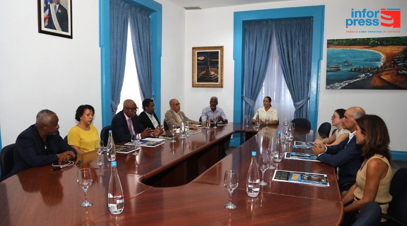 Câmaras municipais da Praia e do Funchal debatem projectos conjuntos com enfoque no urbanismo, turismo e tecnologias