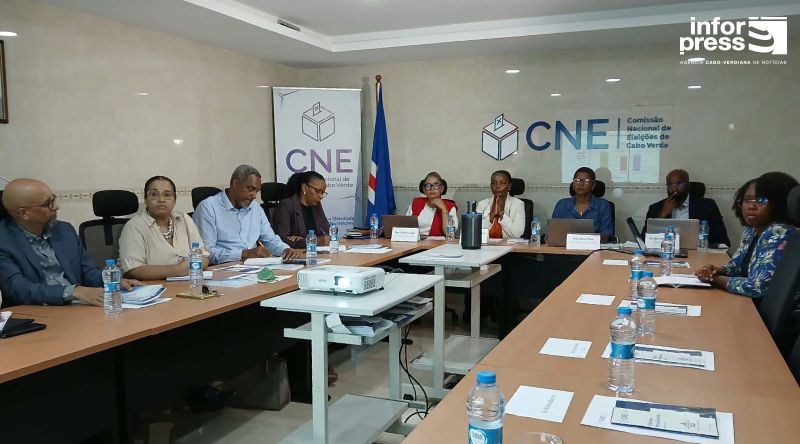 Diáspora cabo-verdiana pede maior aproximação à política nacional e recenseamento automático - CNE (c/áudio)
