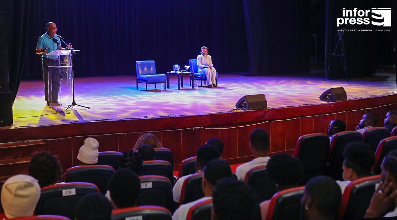 Primeiro-ministro exorta jovens a serem resilientes e fortes e a buscarem oportunidades