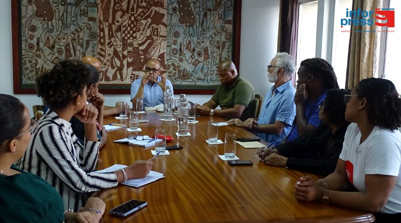 São Vicente: Ministro da Cultura toma pulso dos trabalhos e das dificuldades dos grupos carnavalescos