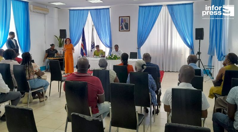 Câmara da Praia entrega lotes a comerciantes do Mercado de Coco em compensação pela não conclusão do mercado