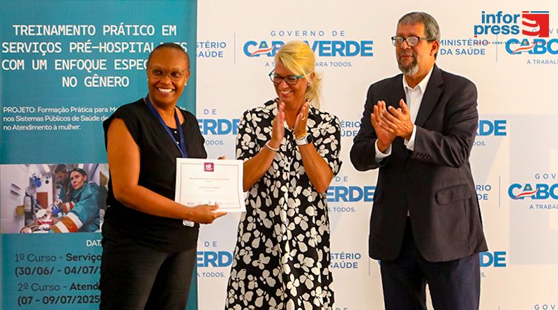 Praia: Profissionais de saúde recebem certificado de  formação prática em emergência pré-hospitalar e  saúde da mulher