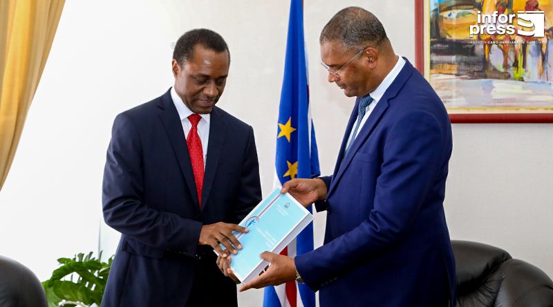 Presidente do TC entrega relatório de contas do Estado referente a 2023 no parlamento e nega haver atraso (c/áudio)