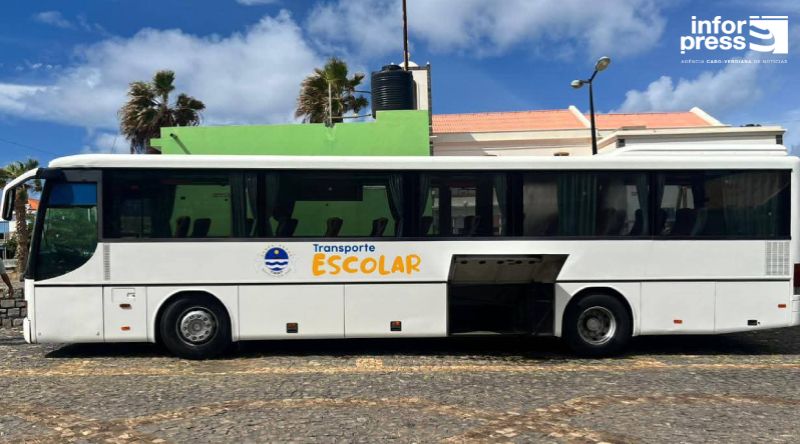 Santo Antão: Município da Ribeira Grande recebe ambulância e autocarro de Torres Novas