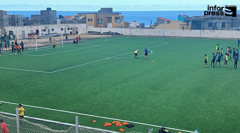 Futebol/Santo Antão Norte: Equipas satisfeitas com novo relvado sintético do Estádio João Serra