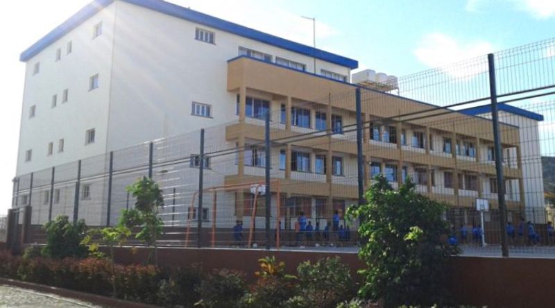 Praia: Escola Amor de Deus acolhe apresentação simultânea de três obras de João Furtado