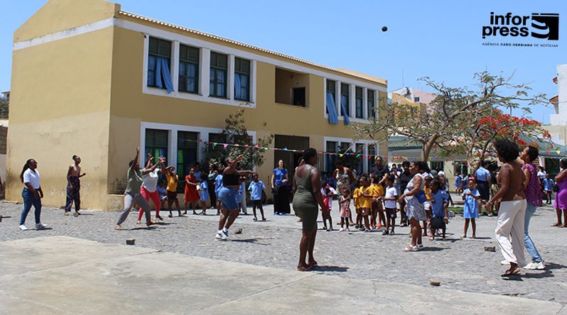 Praia: Escola Nova Assembleia celebra Dia da Mãe com jogos tradicionais e feira de empreendedorismo
