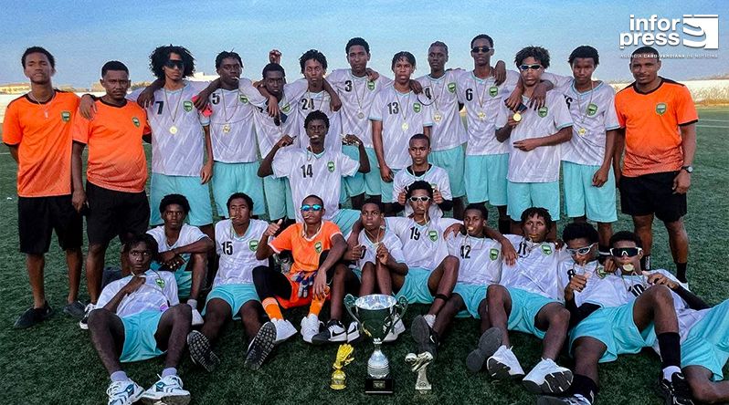 Maio: Escola Vitória conquista título de campeão regional de futebol Sub-17 época 2025/26