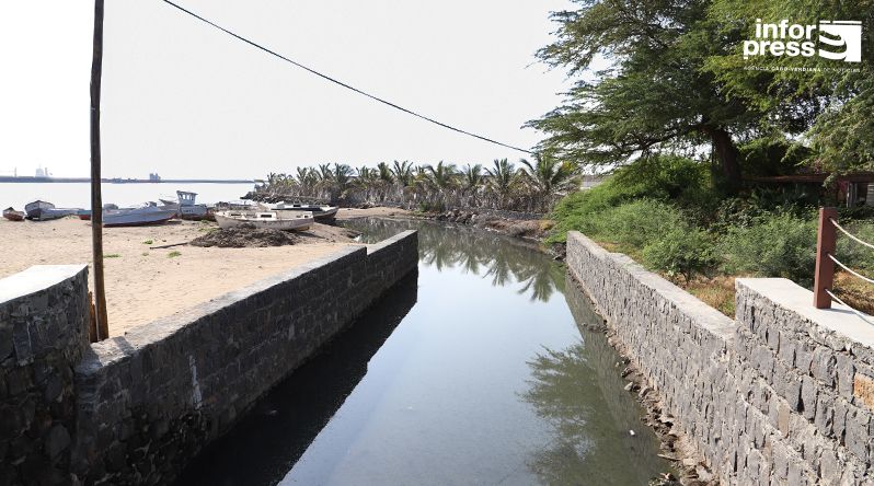 Esgotos a céu aberto na Praia da Gamboa ameaçam comércio, transporte e espaços culturais – praienses