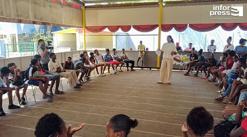 Noventa crianças e adolescentes informados sobre gravidez precoce e perigos da internet