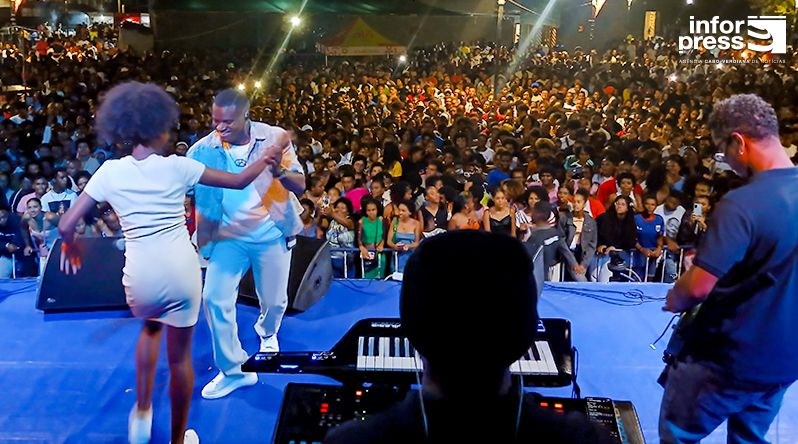 Ribeira Grande/Dia do Município: Espetáculo musical leva público ao delírio após actuação de Garry