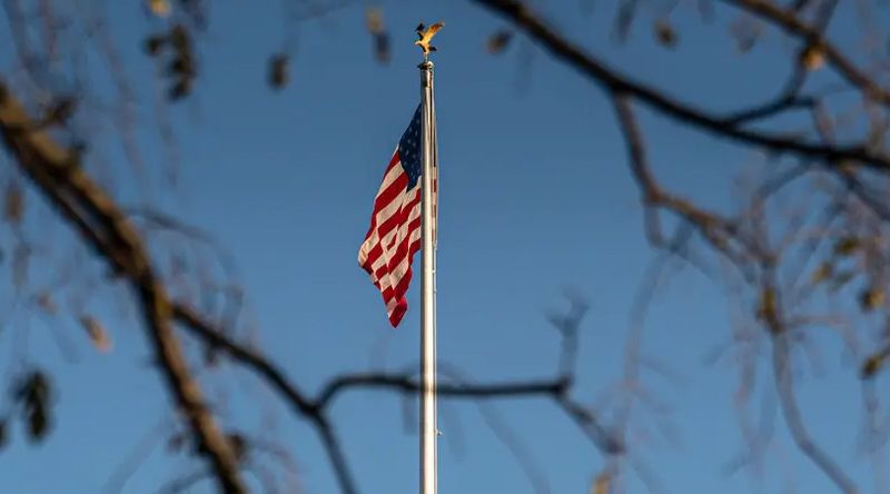 Justiça dos EUA bloqueia temporariamente plano de despedimentos em massa de Trump