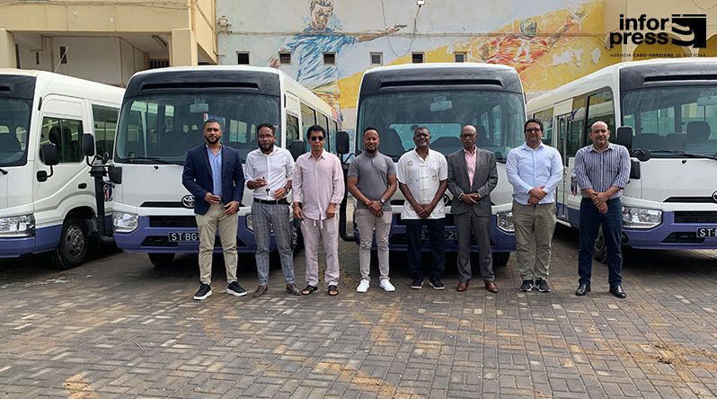 Programa FIFA Forward: FCF conclui entrega de autocarros às quatro regiões desportivas