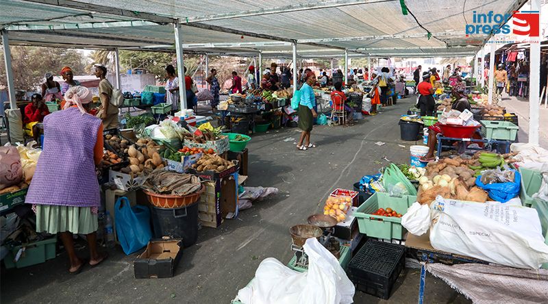 Feira de Cinza no Largo de Sucupira encerra com fraca movimentação 