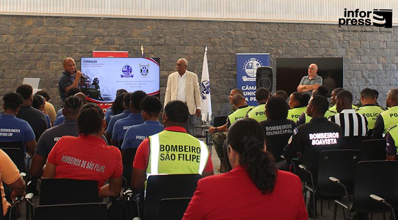 Presidente da câmara da Praia defende reforço de meios e capacitação dos bombeiros e Proteção Civil