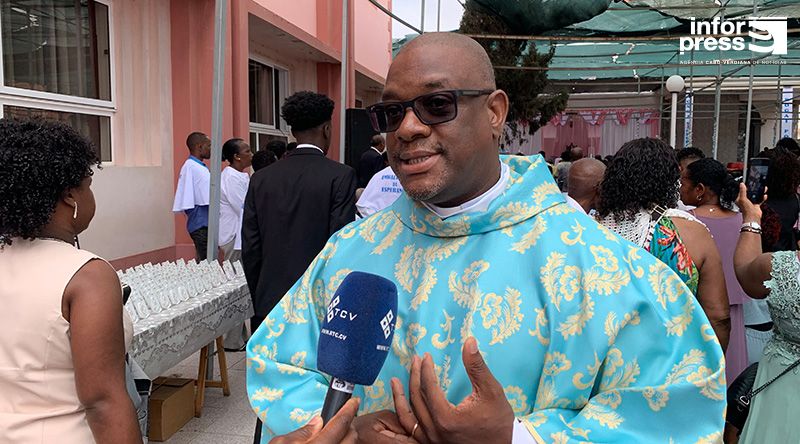 Festa de 13 Maio: Sacerdote pede aos fiéis para verem santa padroeira como “modelo da paz, fé e esperança” (c/áudio)