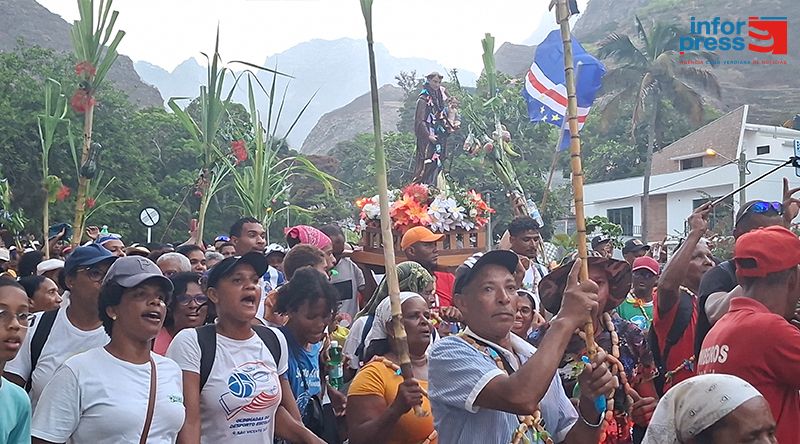 Paul/Festa do Município: Imagem de Santo António recebida com festa e devoção