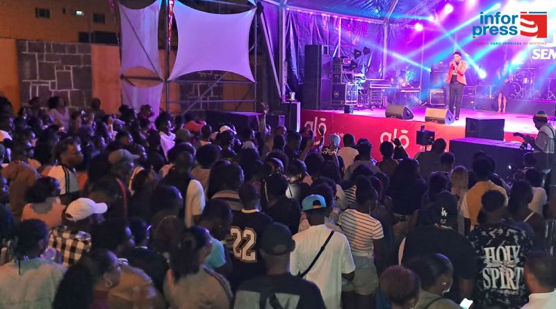 Festa do Município: Segundo dia do Festival Nha Santa Catarina foi de enchente e de interação entre artistas e  público